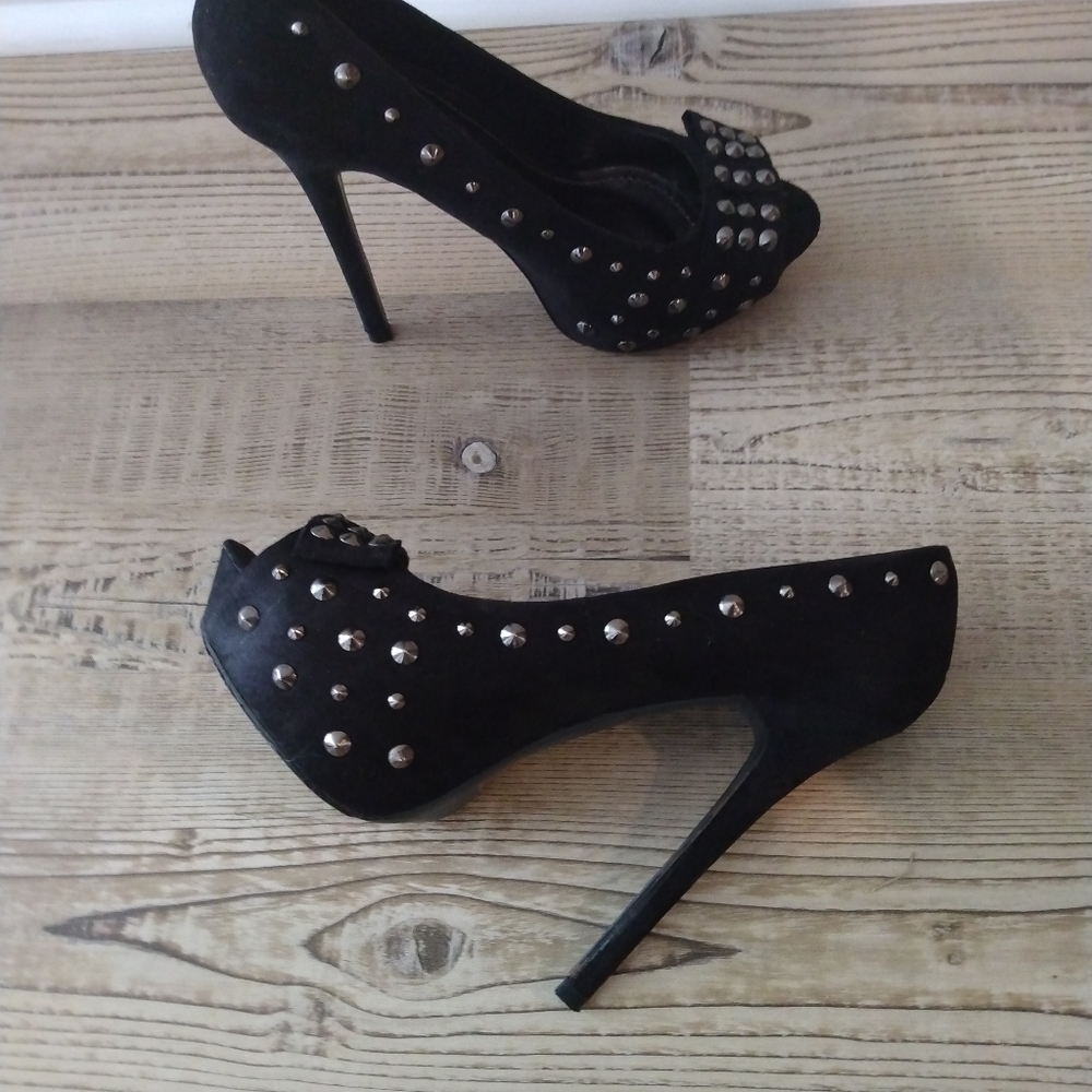 Shoes - Picture 5 of 5